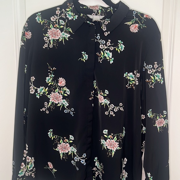 H&M size 12 button down blouse - Picture 2 of 9